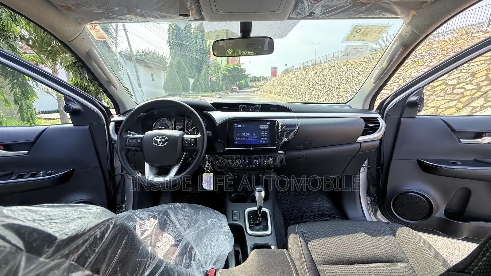 Toyota Hilux 2025 Silver