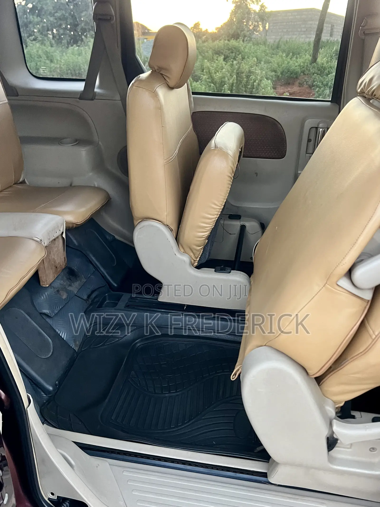 Toyota Sienta 1.5 FWD 2012 Brown