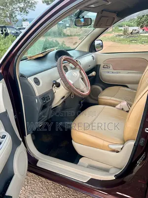 Toyota Sienta 1.5 FWD 2012 Brown