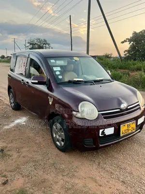 Toyota Sienta 1.5 FWD 2012 Brown