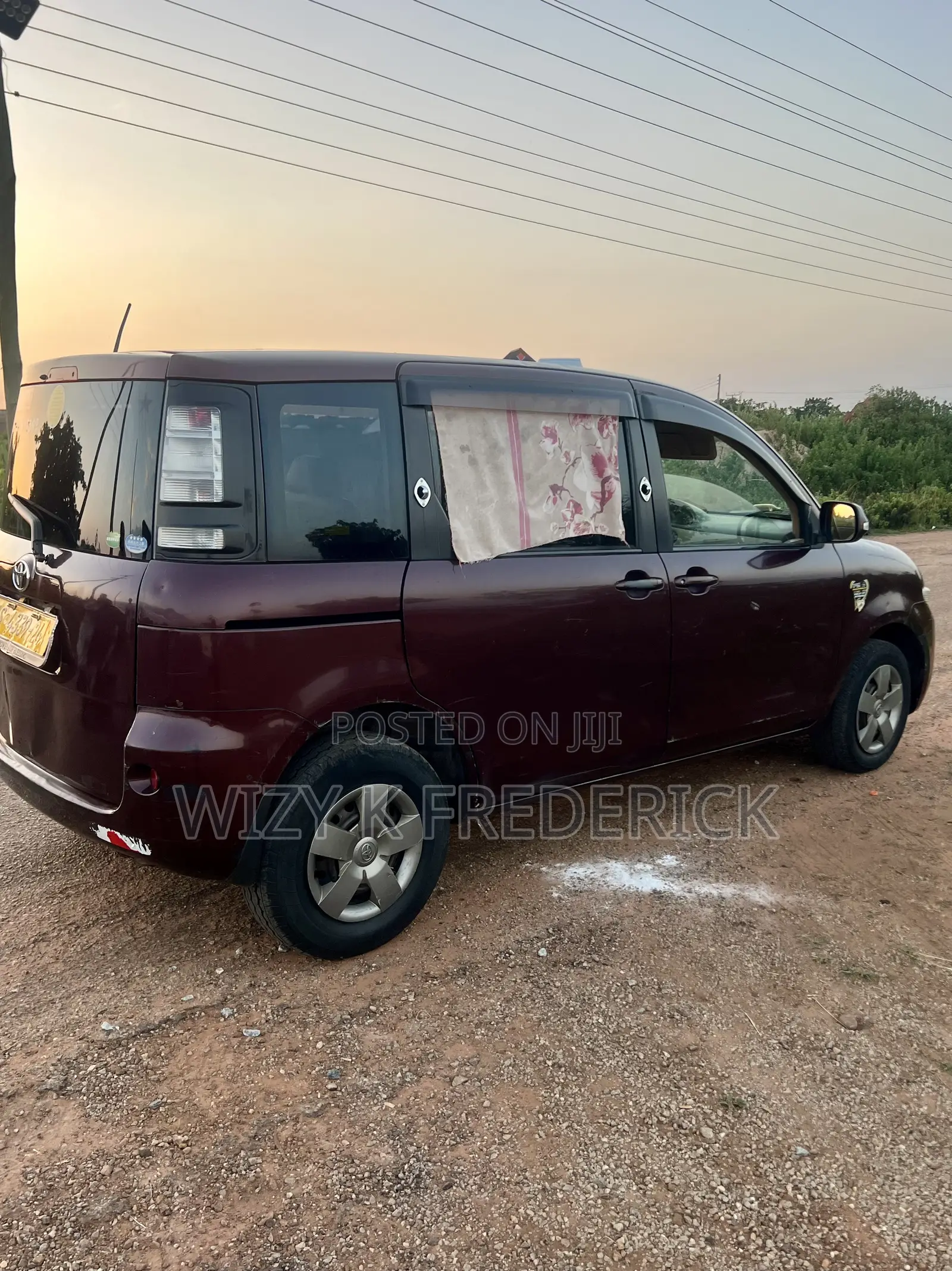 Toyota Sienta 1.5 FWD 2012 Brown