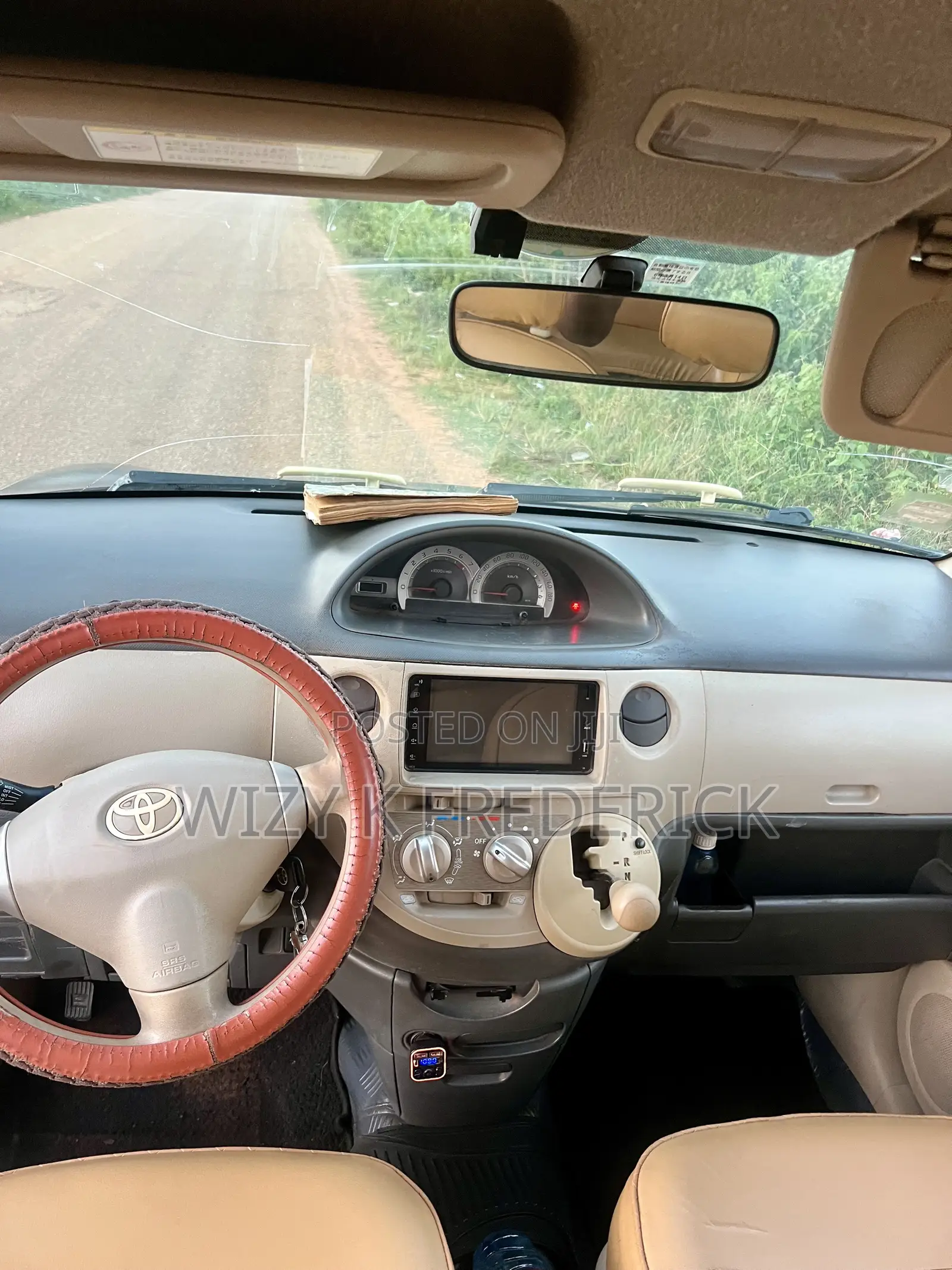 Toyota Sienta 1.5 FWD 2012 Brown