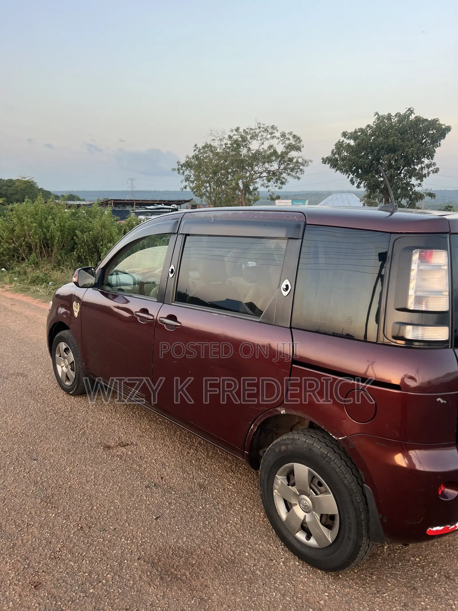Toyota Sienta 1.5 FWD 2012 Brown