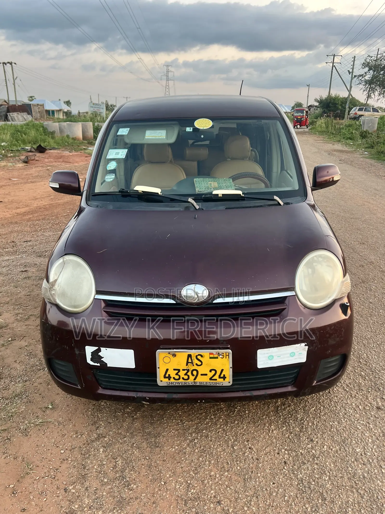 Toyota Sienta 1.5 FWD 2012 Brown