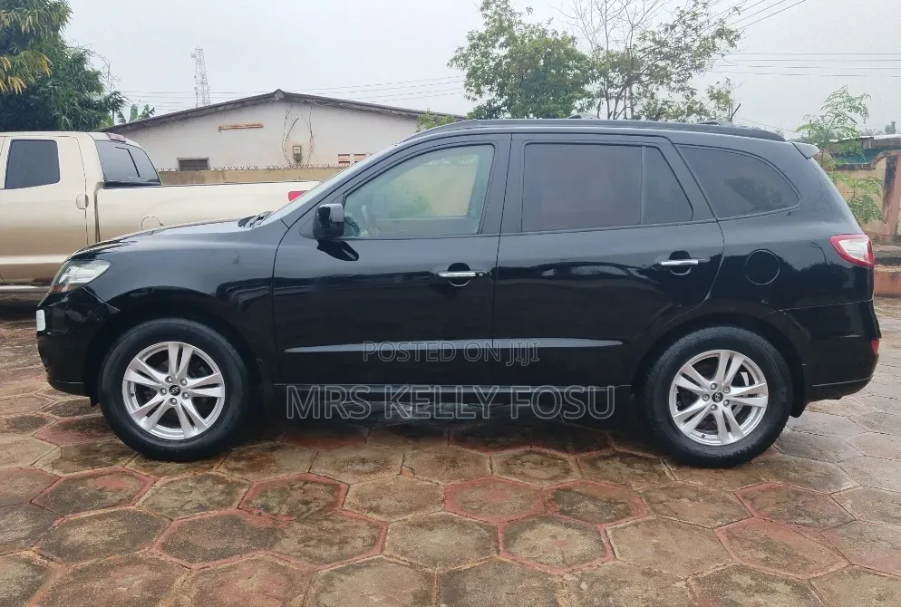 Hyundai Santa Fe 2011 Black