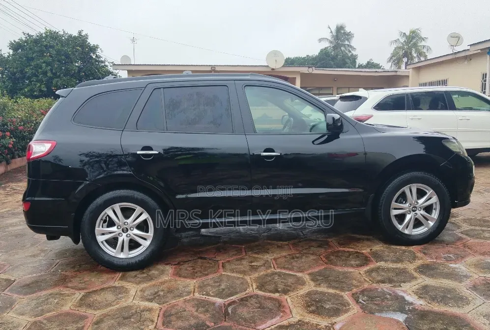 Hyundai Santa Fe 2011 Black