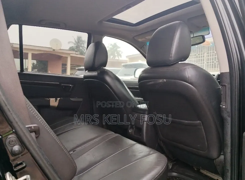 Hyundai Santa Fe 2011 Black