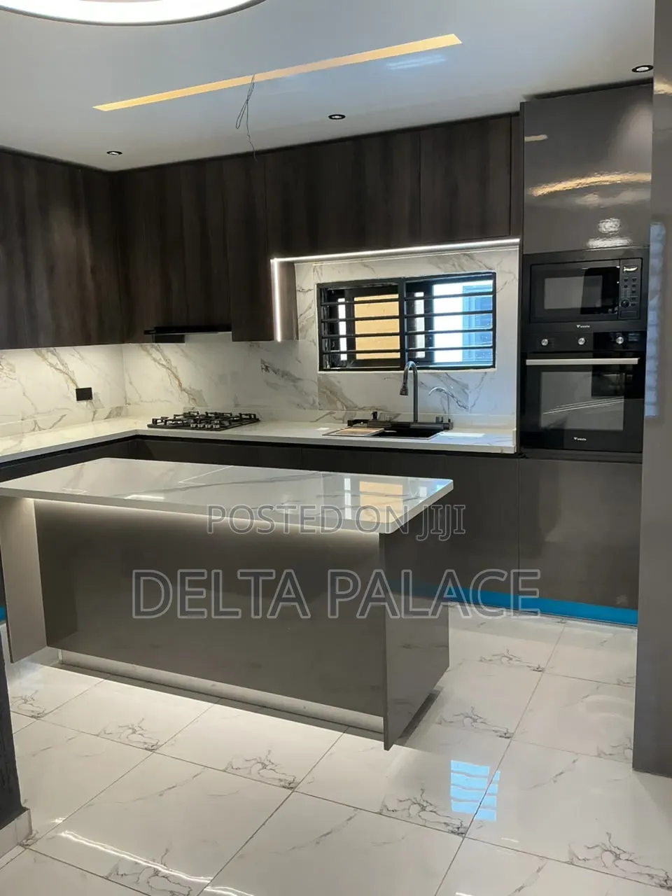 3bdrm Duplex in Lakeside Estate for sale