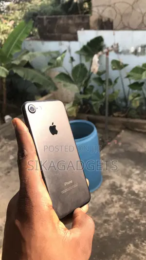 Apple iPhone 7 32 GB Black