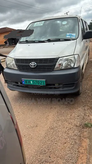 Toyota HiAce 2010 White