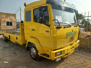 Mercedes-Benz Towing 2008 Yellow