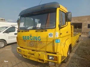 Mercedes-Benz Towing 2008 Yellow