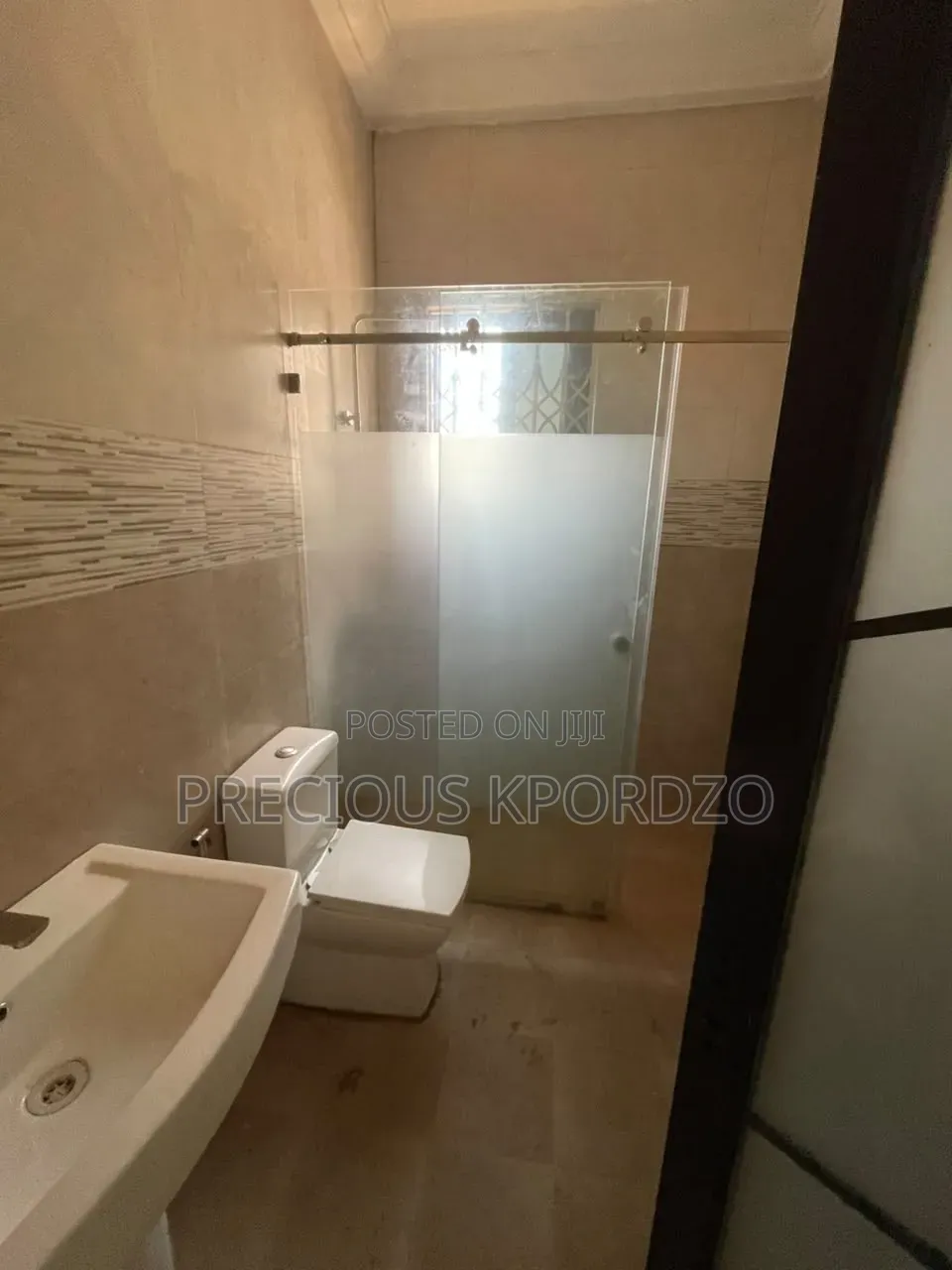 4bdrm Duplex in Commandos Adenta for rent