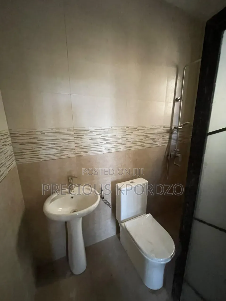 4bdrm Duplex in Commandos Adenta for rent