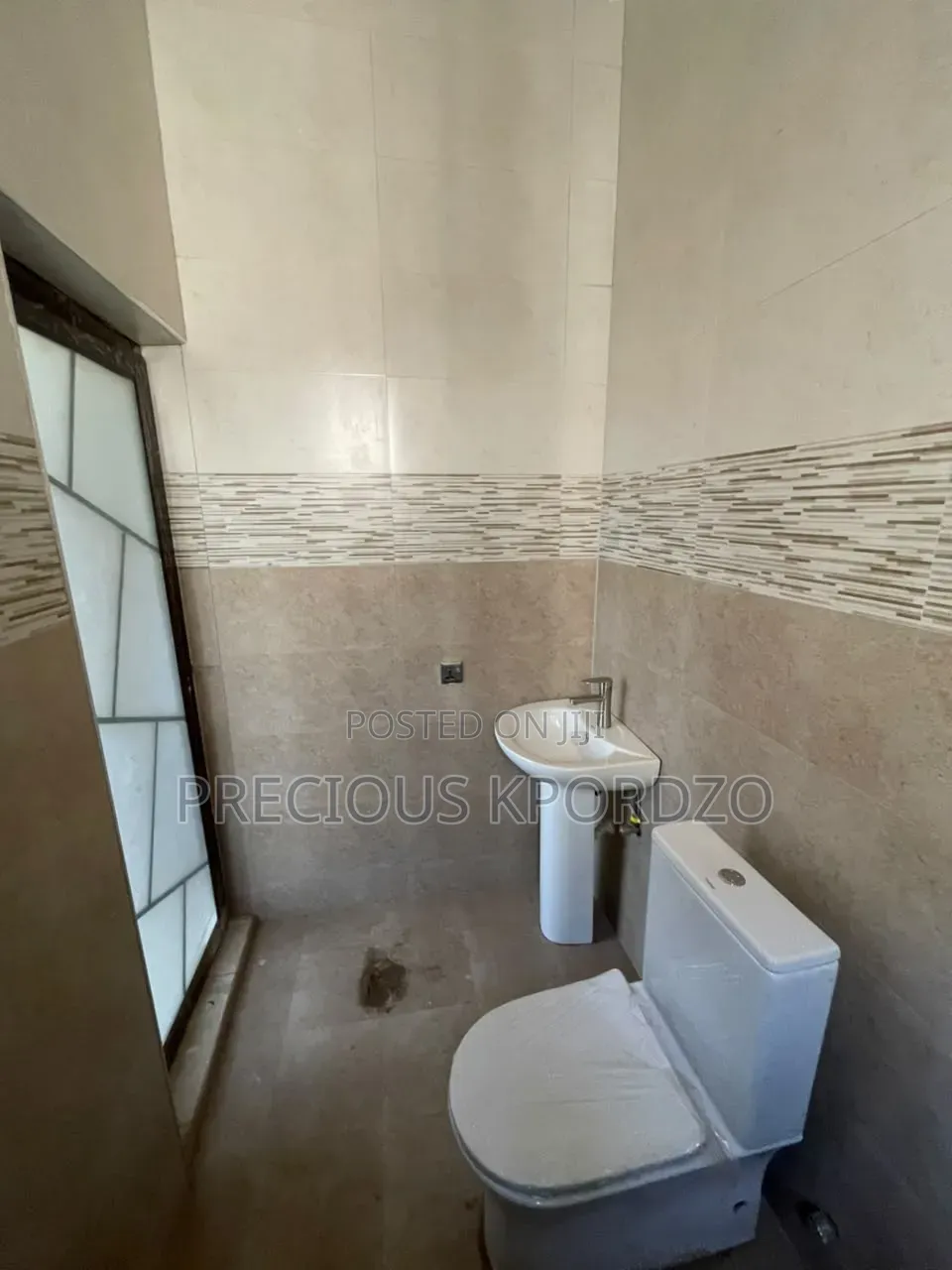 4bdrm Duplex in Commandos Adenta for rent