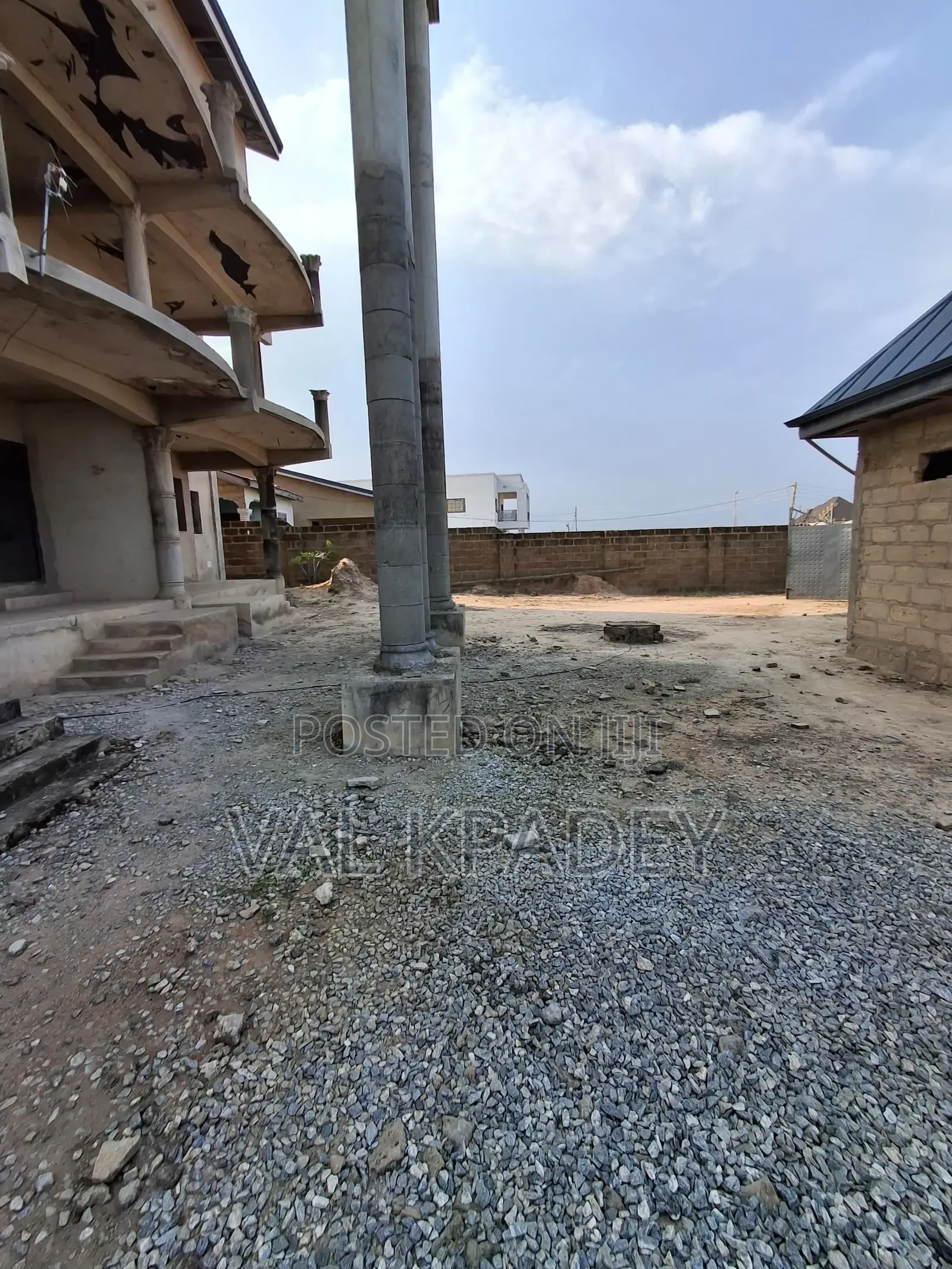 12bdrm Apartment in Ofankor for sale