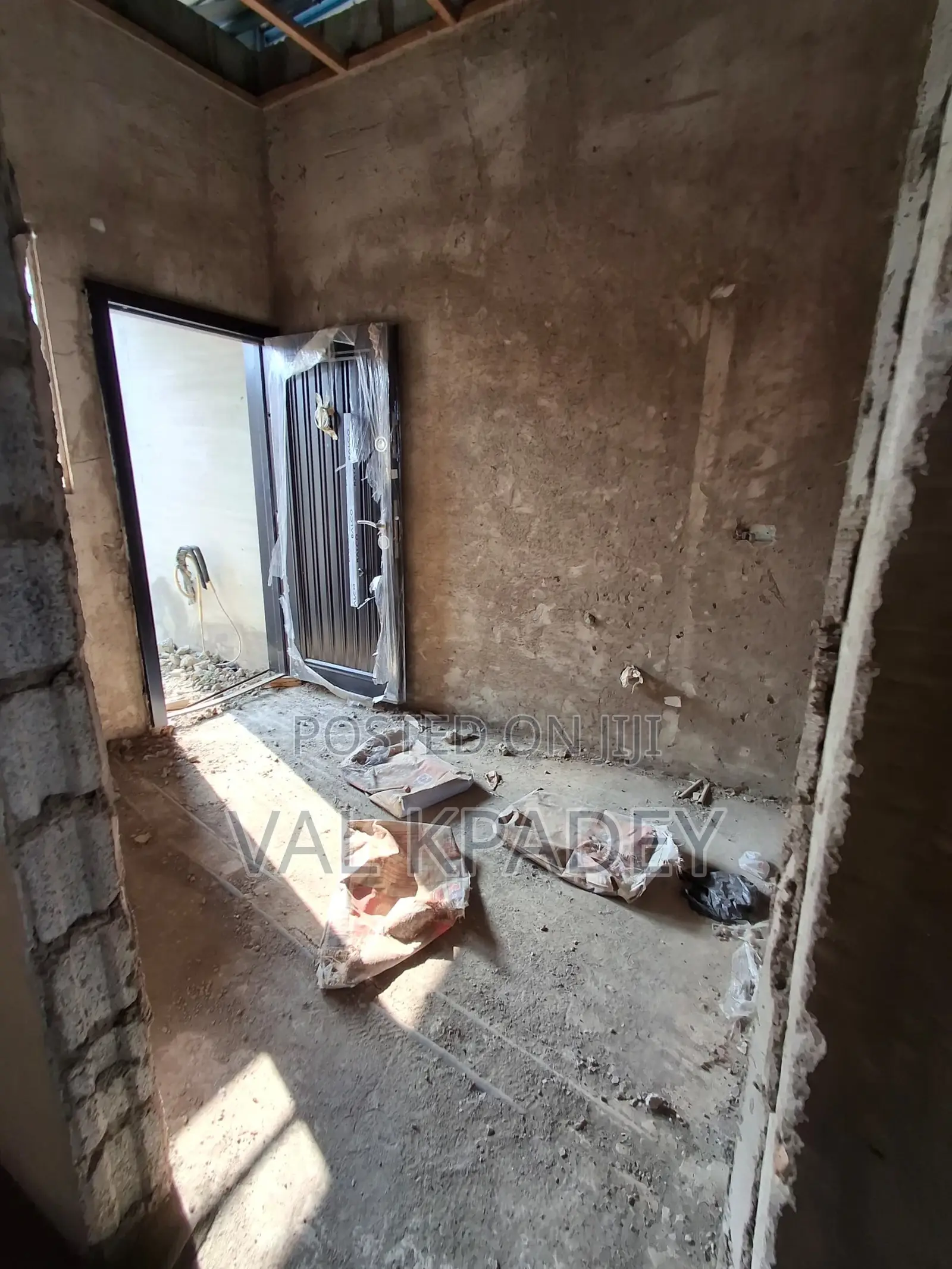 12bdrm Apartment in Ofankor for sale