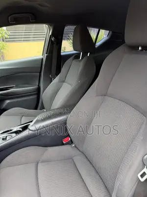 Toyota C-HR XLE FWD Sport Utility (2.0L 4cyl 2AM) 2018 Black