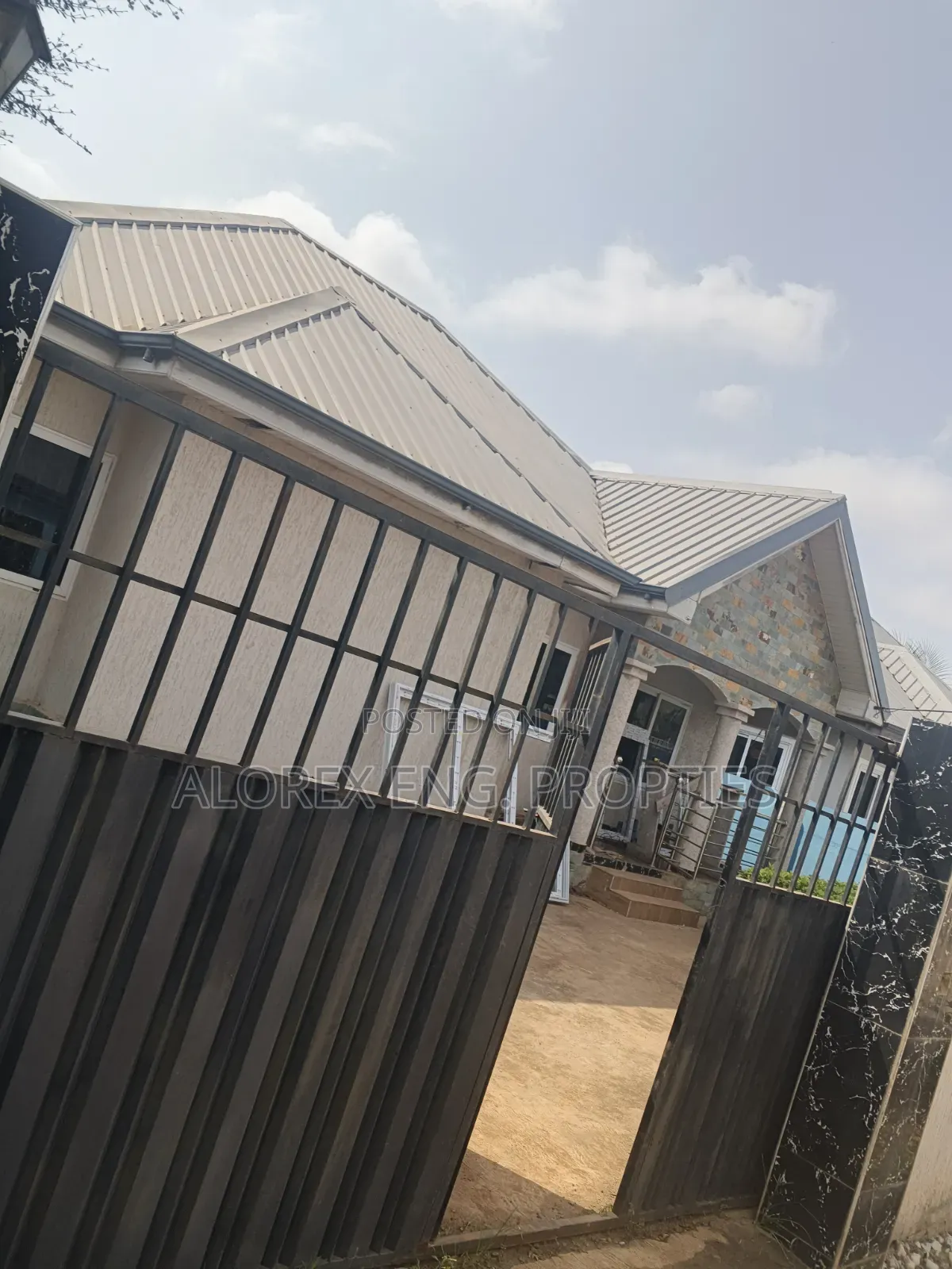3bdrm House in Adenta, Amanfro, Frafraha for sale