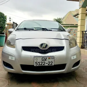 Toyota Vitz 1.3 AWD 5dr 2010 Silver