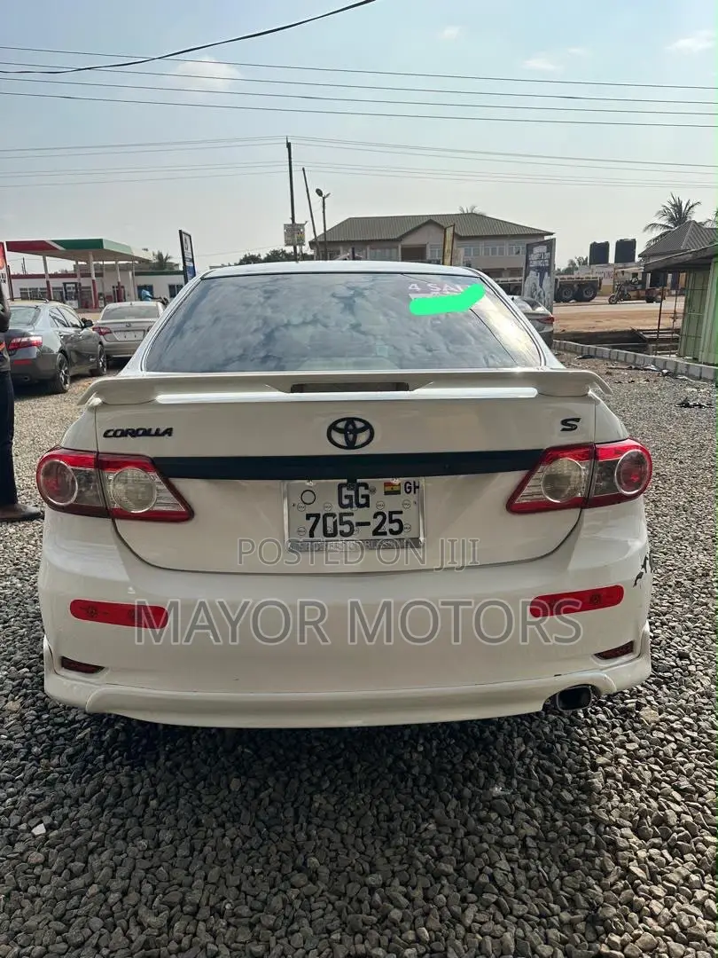 Toyota Corolla 2013 White