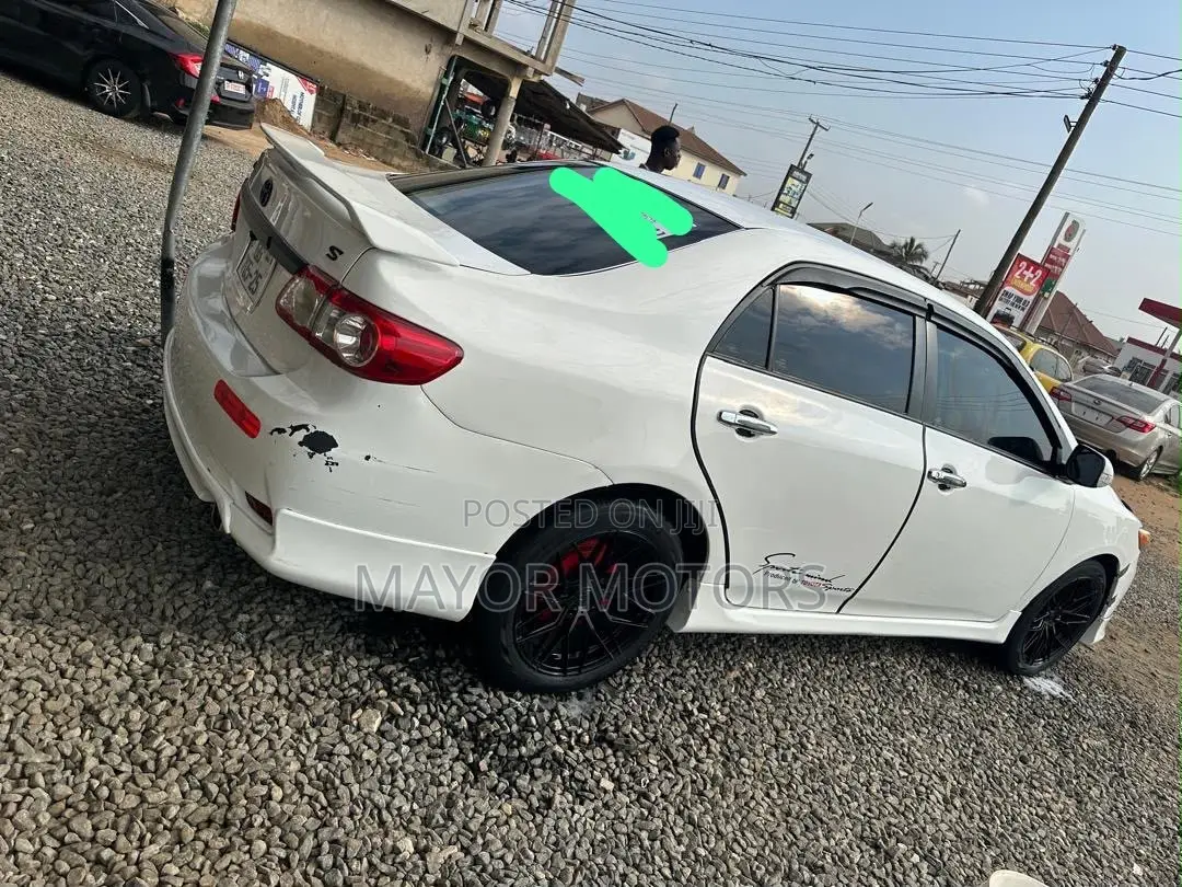 Toyota Corolla 2013 White