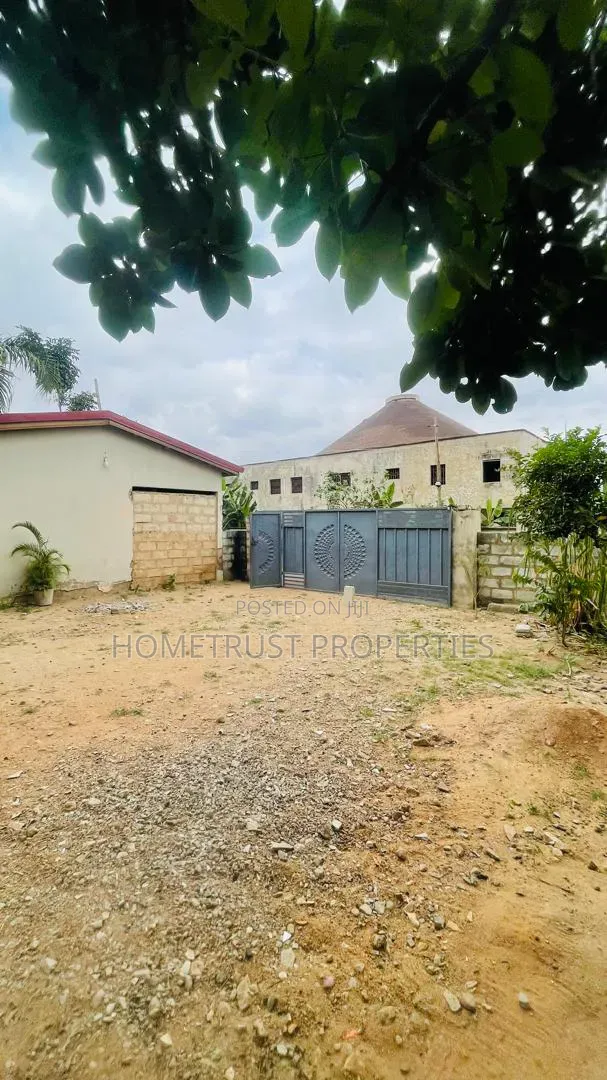 8bdrm Duplex in Ablekuma Canada, Pentecost for sale
