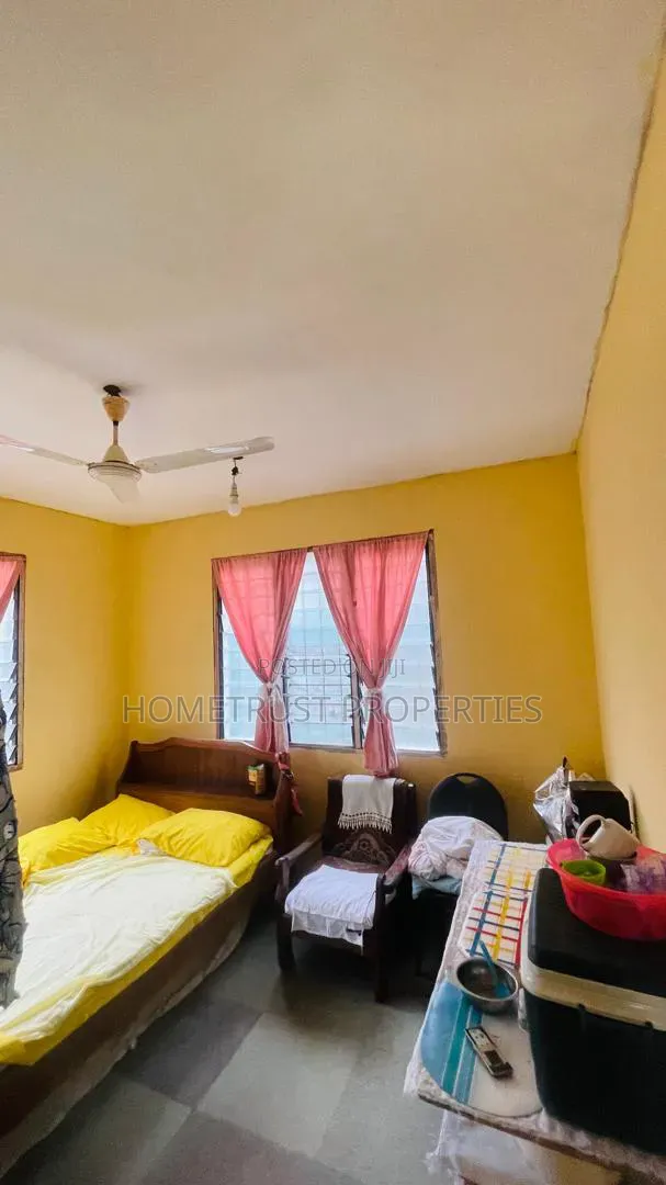 8bdrm Duplex in Ablekuma Canada, Pentecost for sale
