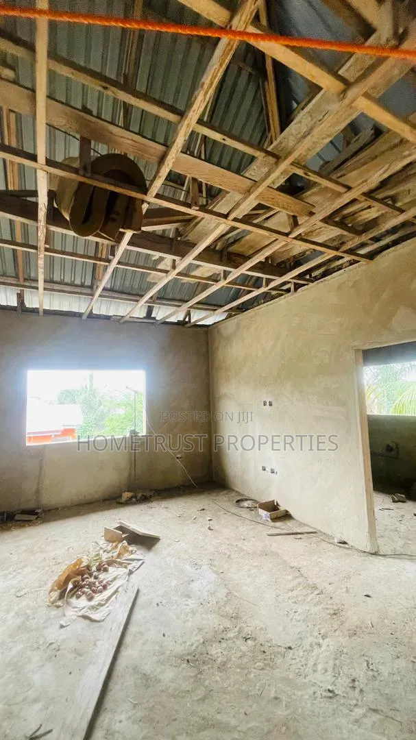 8bdrm Duplex in Ablekuma Canada, Pentecost for sale
