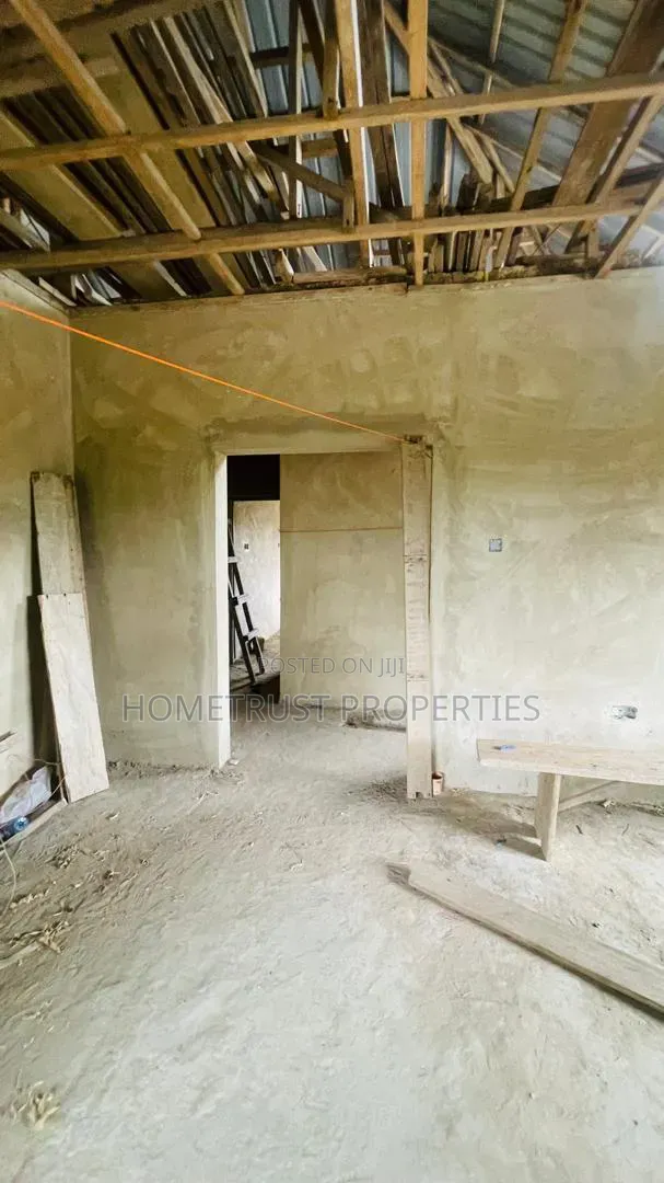 8bdrm Duplex in Ablekuma Canada, Pentecost for sale