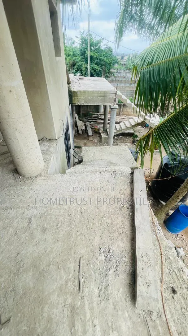 8bdrm Duplex in Ablekuma Canada, Pentecost for sale