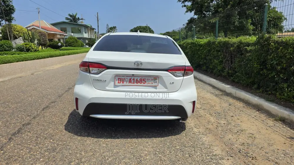 Toyota Corolla L 2021 White