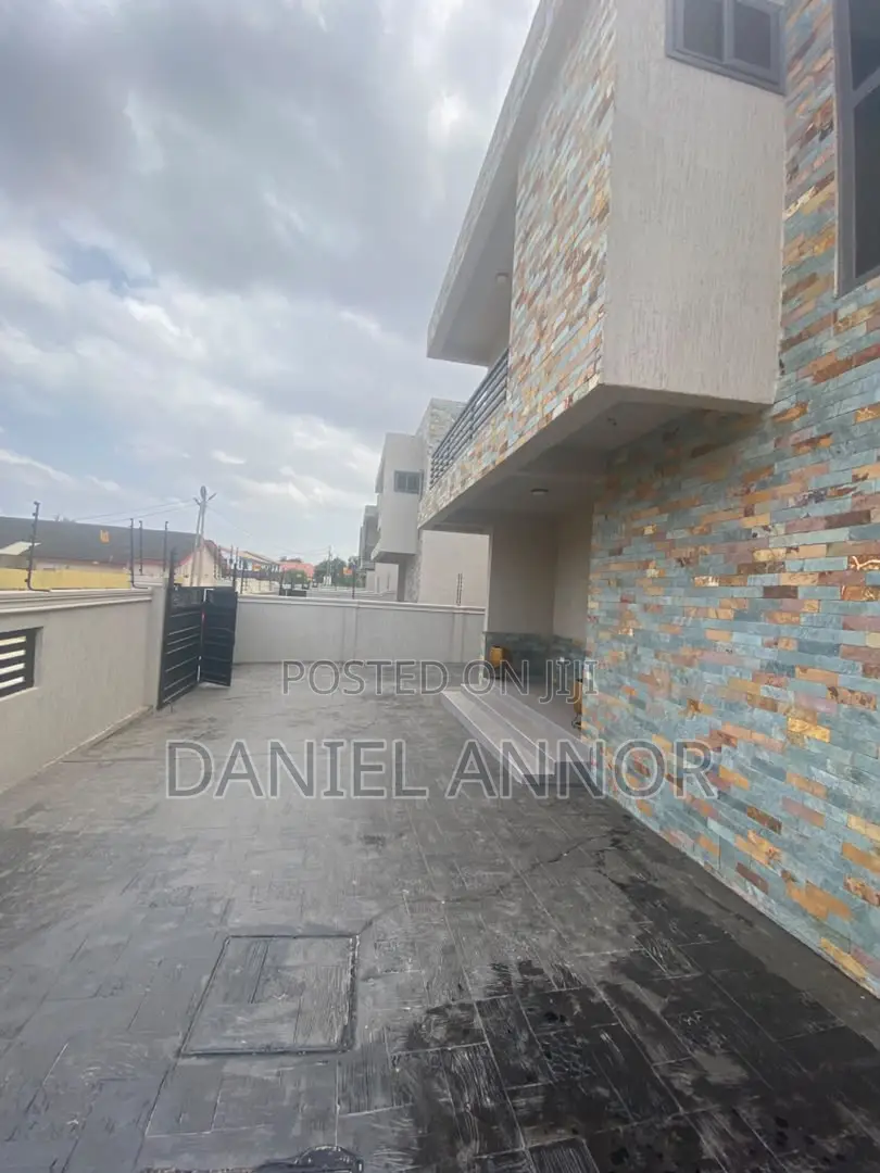 3 Bedrooms House for Sell