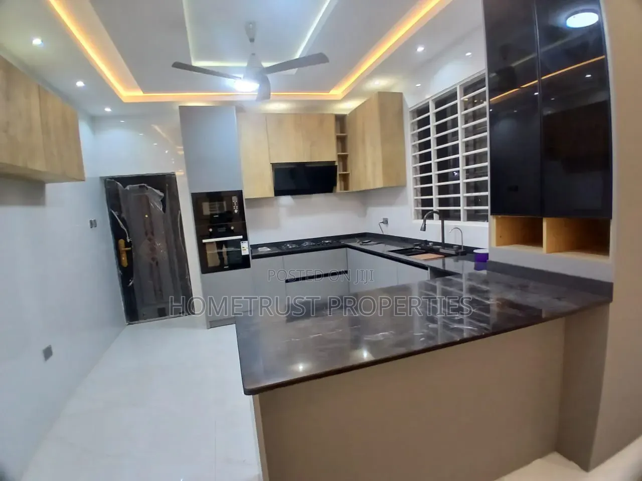 4bdrm Duplex in East Legon, American House for sale