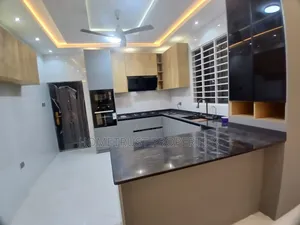 4bdrm Duplex in East Legon, American House for sale