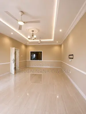 8bdrm House in Osu for sale