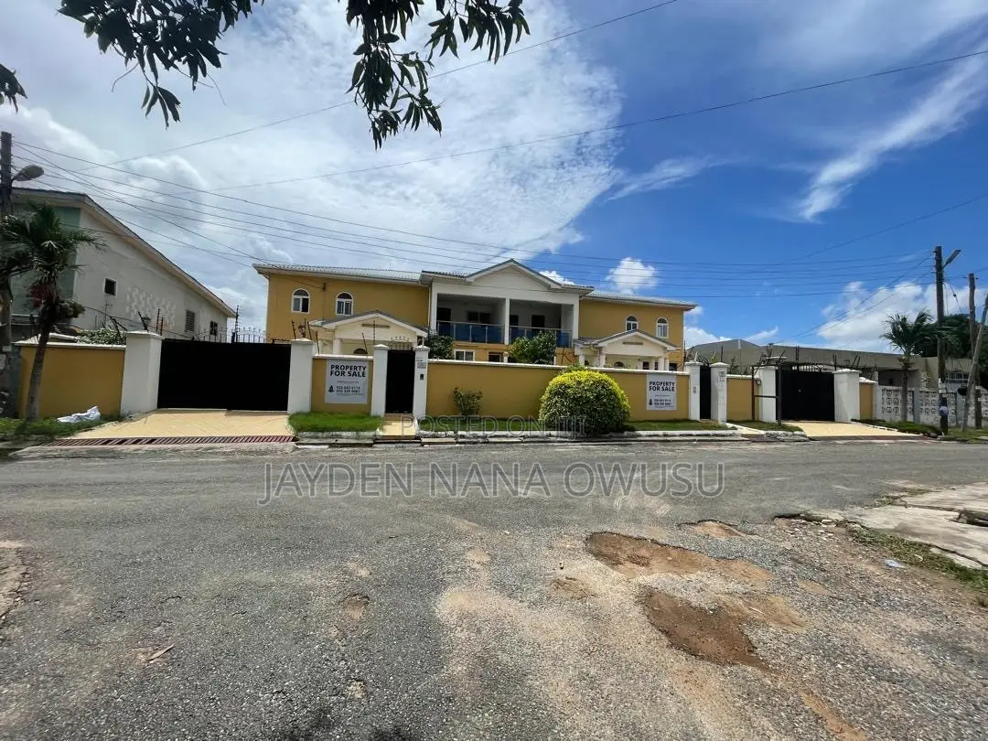 8bdrm House in Osu for sale