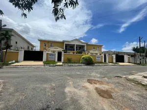 8bdrm House in Osu for sale