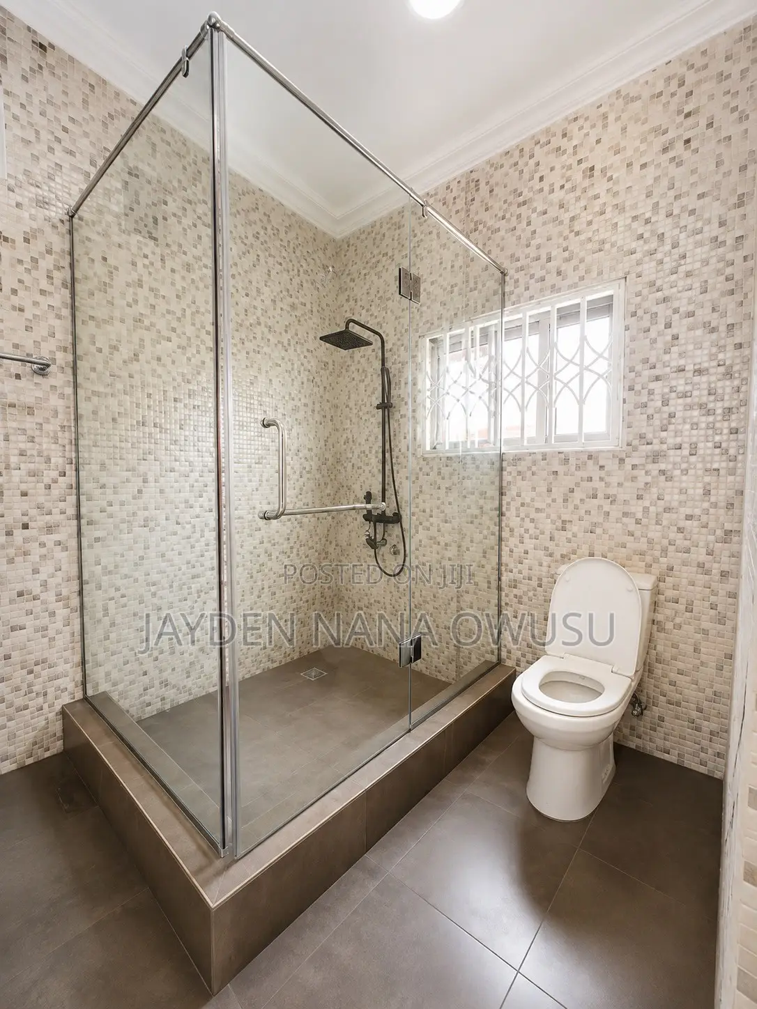 8bdrm House in Osu for sale