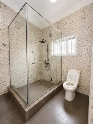 8bdrm House in Osu for sale