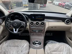 Mercedes-Benz C300 2019 White