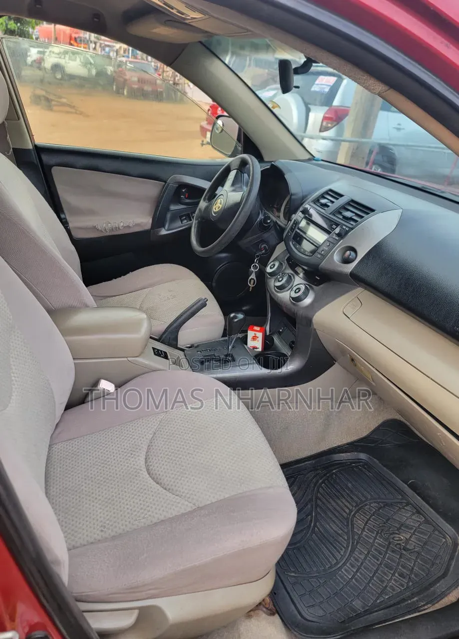 Toyota RAV4 2010 Red