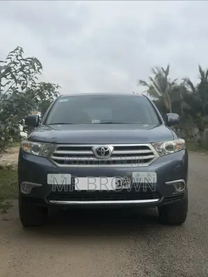Toyota Highlander XLE 4dr SUV (3.5L 6cyl 6A) 2014