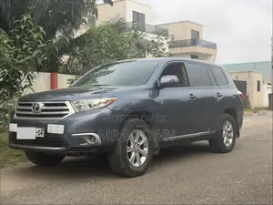 Toyota Highlander XLE 4dr SUV (3.5L 6cyl 6A) 2014