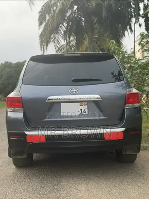 Toyota Highlander XLE 4dr SUV (3.5L 6cyl 6A) 2014