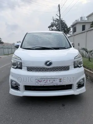 Toyota Voxy V 4WD 8-Seater 2011 White