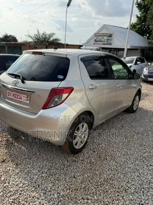 Toyota Vitz 2014 Silver