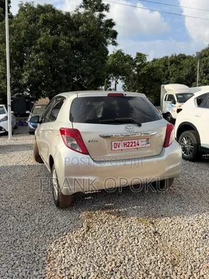 Toyota Vitz 2014 Silver