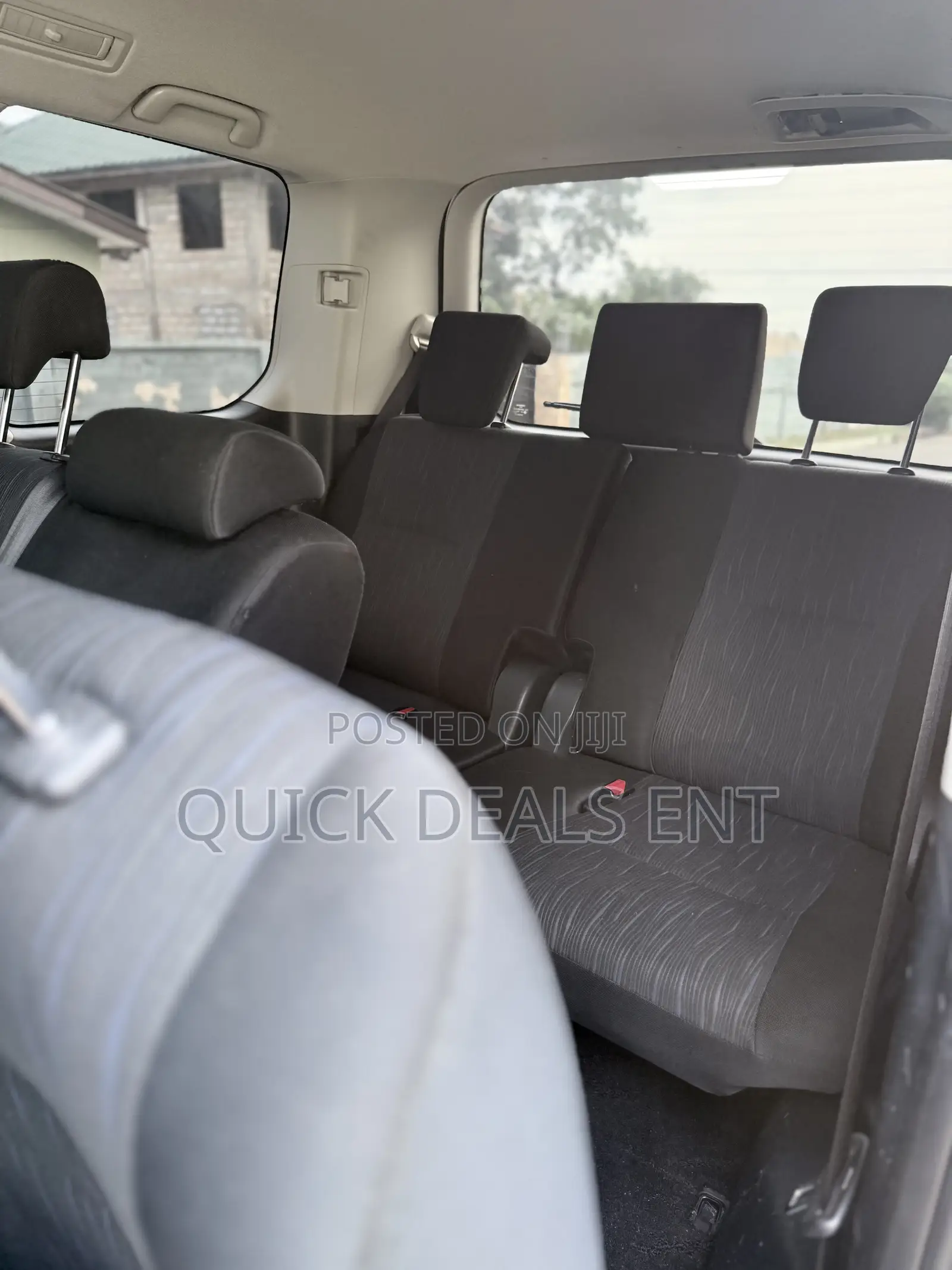 Toyota Voxy V 4WD 8-Seater 2011 White