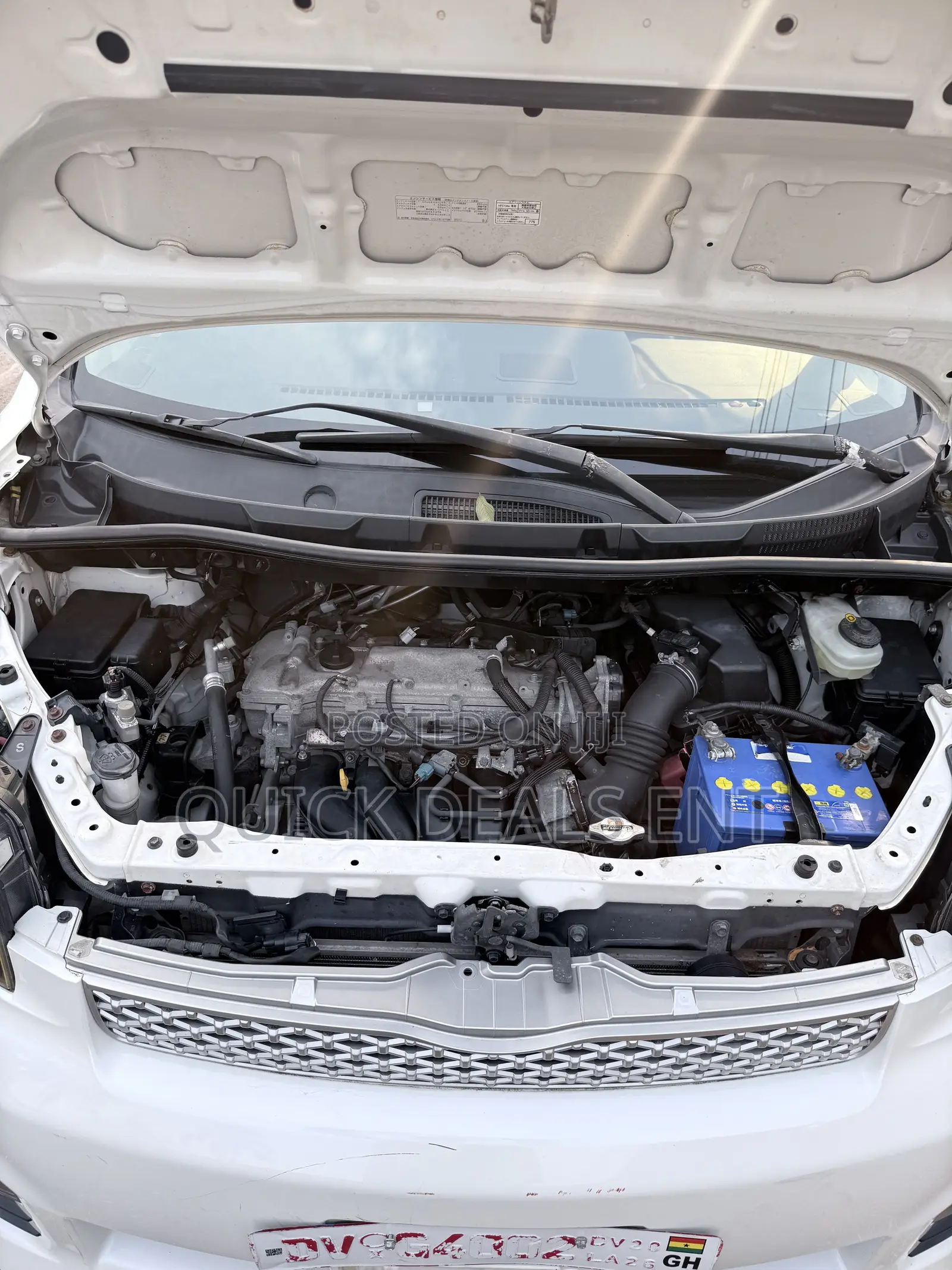Toyota Voxy V 4WD 8-Seater 2011 White